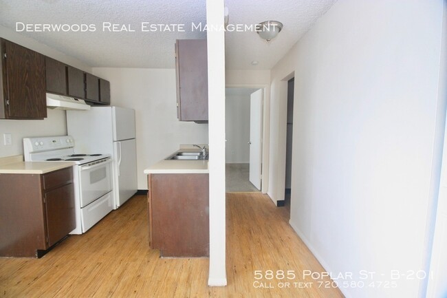 Foto del edificio - 5885 Poplar St