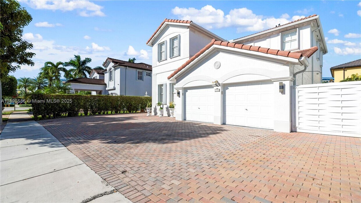 Foto principal - 17994 NW 87th Pl