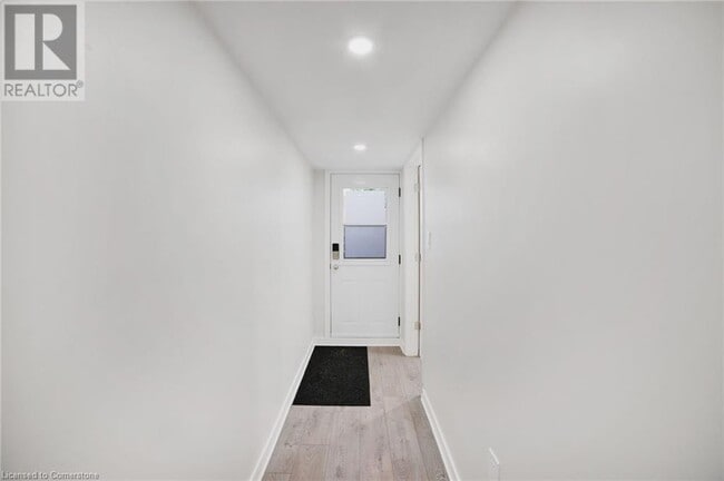 Building Photo - 250 W 31st St