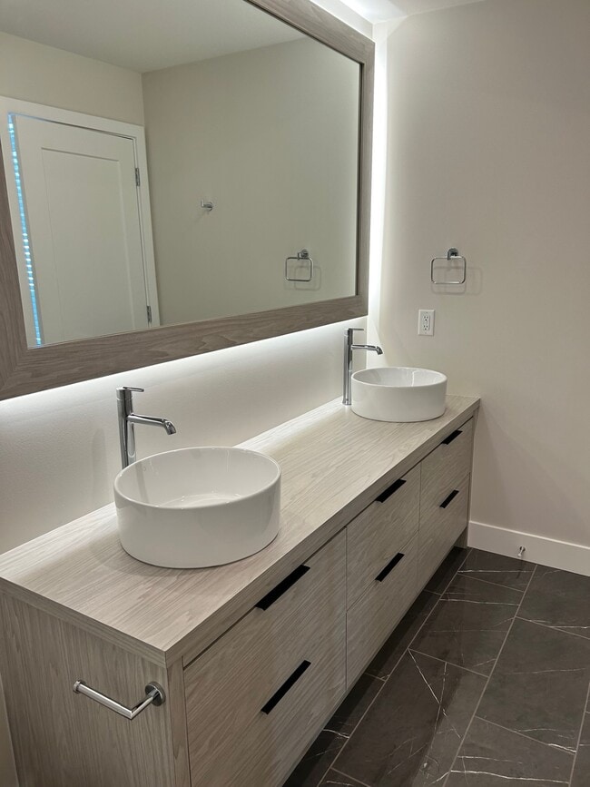 Photo du bâtiment - 45500-45500 Campus Dr