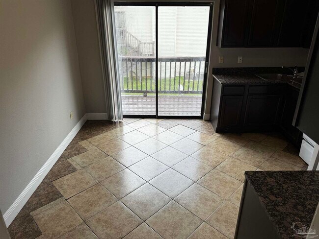 Foto del edificio - 8810 Fowler Ave