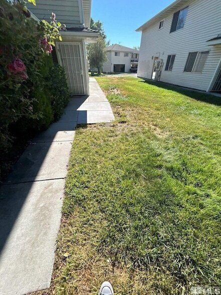 Building Photo - 5020 Catalina Dr