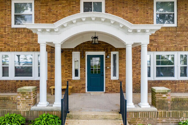 Foto del edificio - 615 E Gorham St