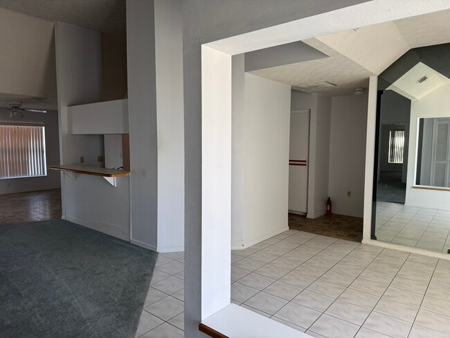 Foto del edificio - 1050 S Crystal Glen Dr