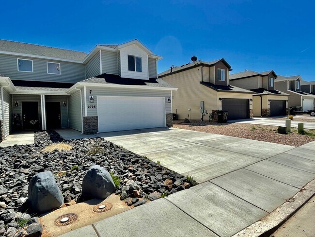 Foto del edificio - Adorable 3-Bedroom Townhome with 2-Car Garage in Cedar City