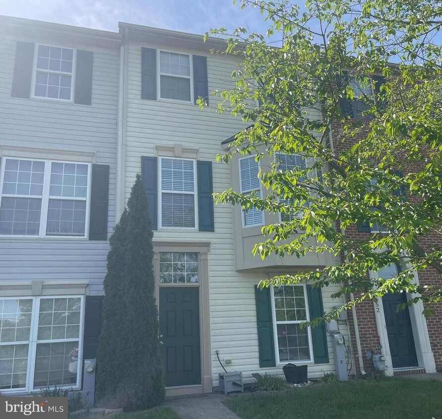 Foto principal - 654 Luthardt Rd