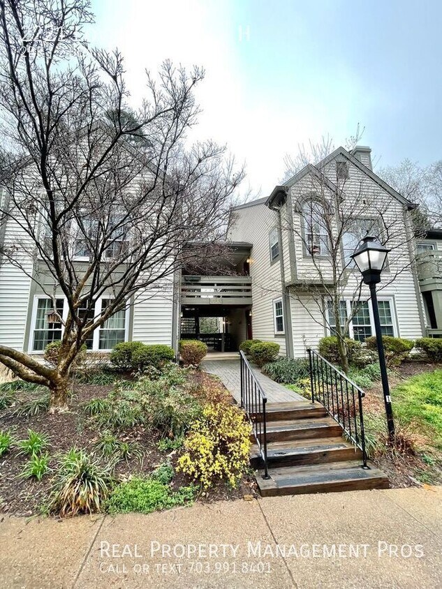 2221 Lovedale Ln Unit H, Reston, VA 20191 Condo for Rent in Reston