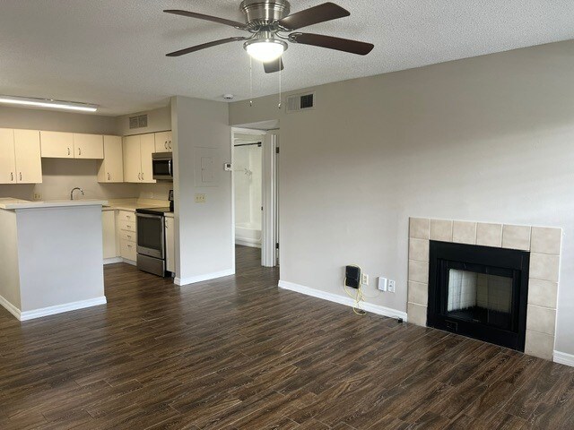 Sala de estar - 351 Lone Hill Dr