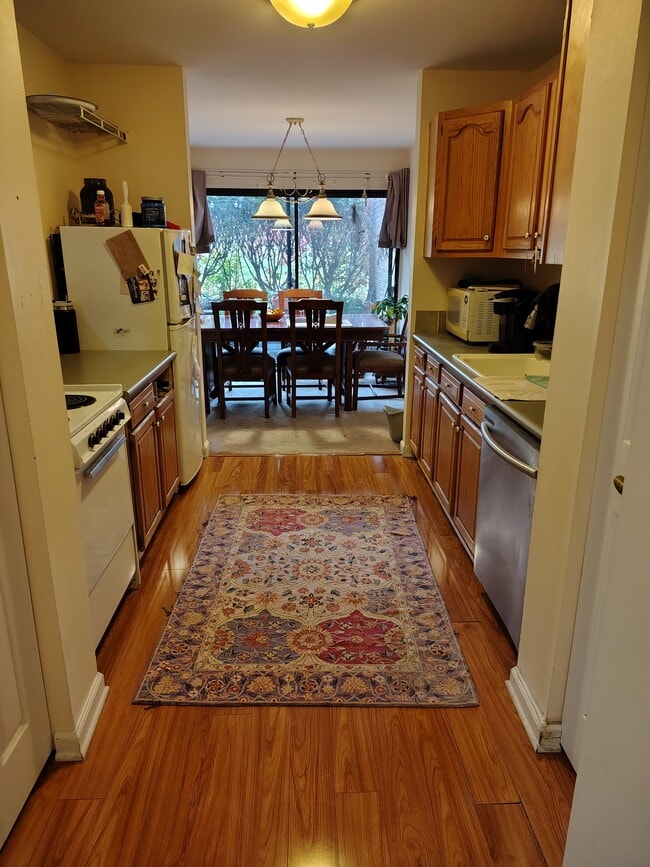 Building Photo - 2132 Pauline Blvd