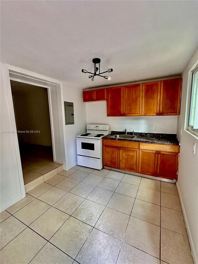 Foto principal - 437 NE 30th St