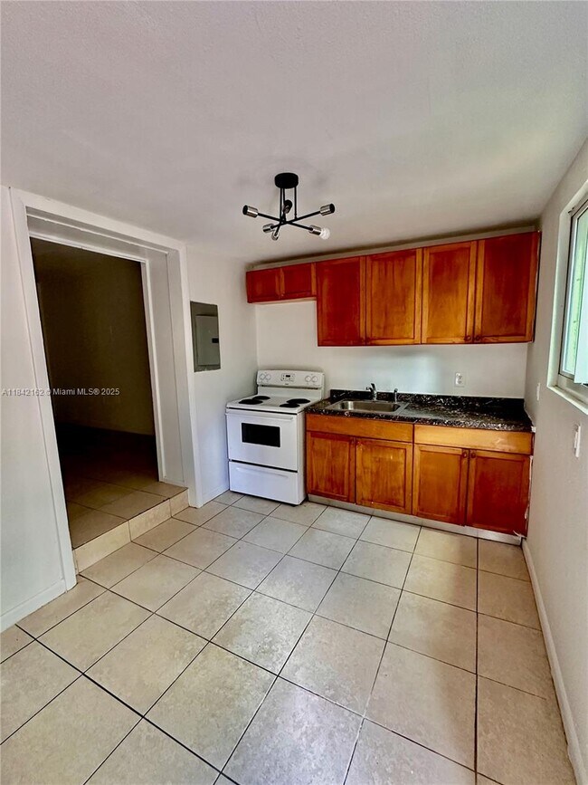Foto del edificio - 437 NE 30th St