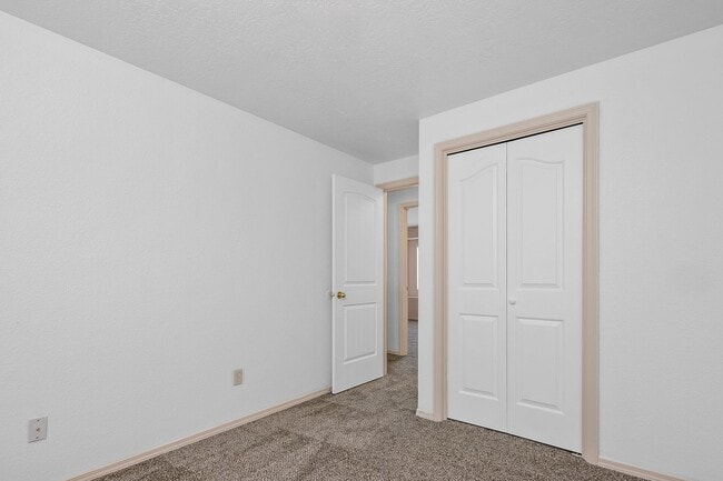 Building Photo - Lovely 3 Bedroom 2 Bath, 1350 Square Foot ...