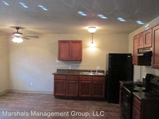 Building Photo - 1 br, 1 bath Apartment - 3009 S. QUINCY 1-8