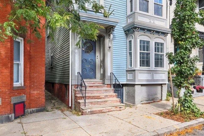 Building Photo - 50 Monmouth St