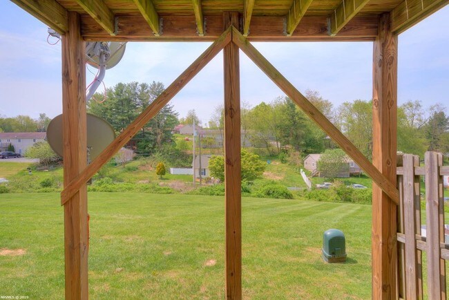 Bastante - 145 Charleston Ln