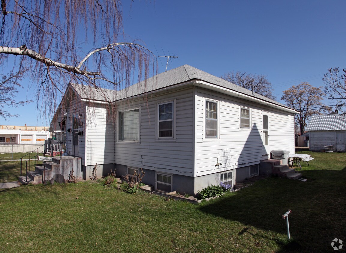 Primary Photo - 811 Albany St