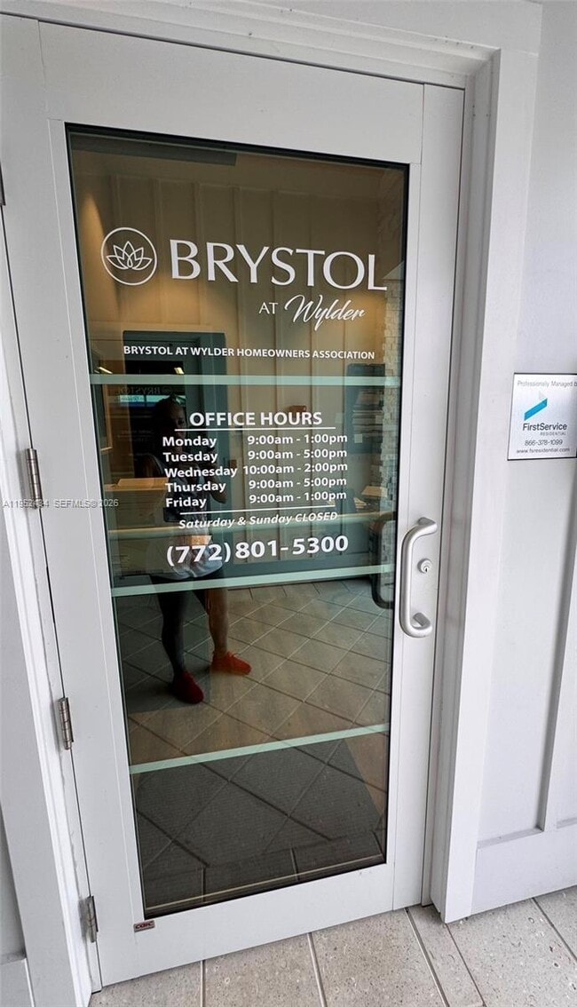 Foto del edificio - 6712 Cloverdale Ave