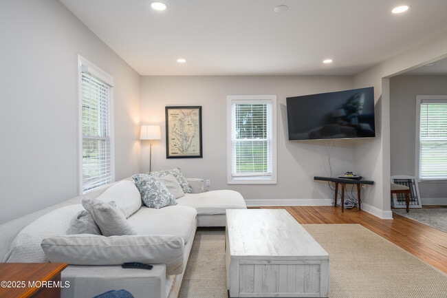 Foto del edificio - 216 Chapel Hill Rd