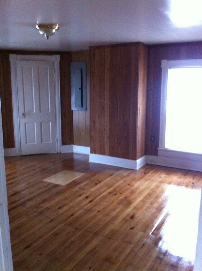 Building Photo - 307 Byrn St