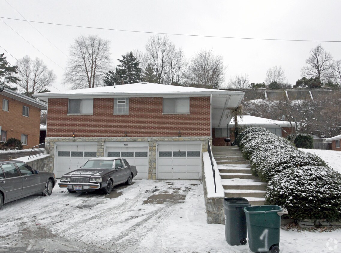 Foto del edificio - 3855-3861 Briar Pl