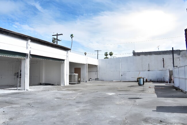 Building Photo - 6400 S Broadway