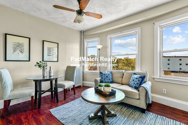 Living room - 100 Saint Marys St