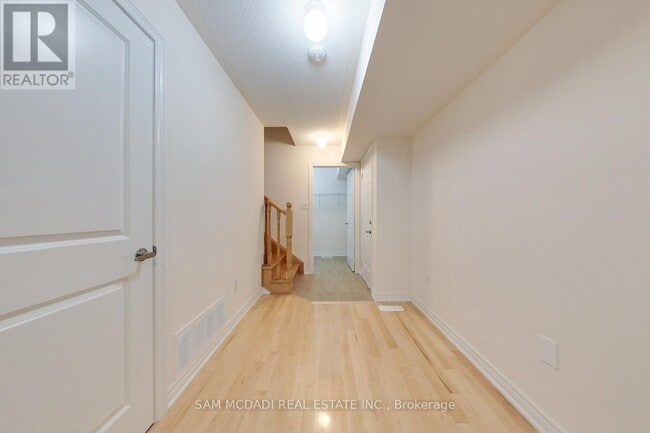 Building Photo - 10 Haymarket Dr