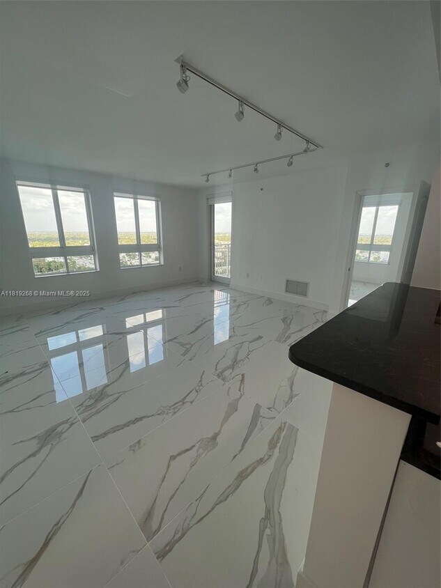 Foto principal - 7350 SW 89th St