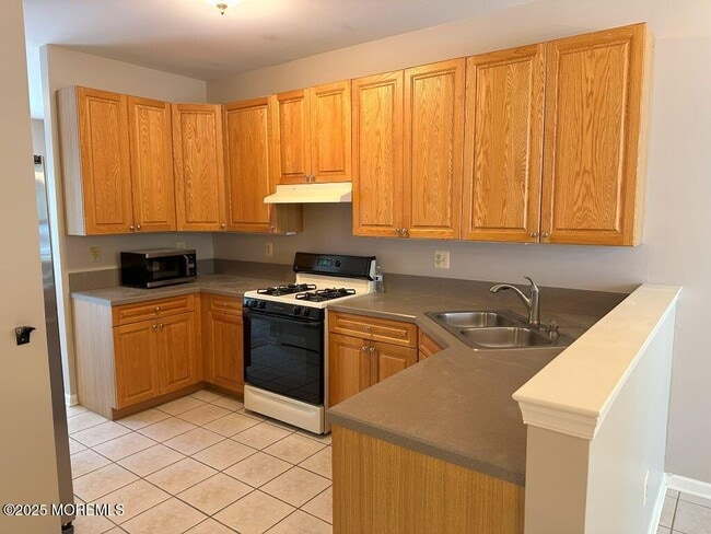 Building Photo - 47 Poplar Ln