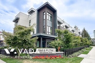 Building Photo - 2035 Glenaire Dr