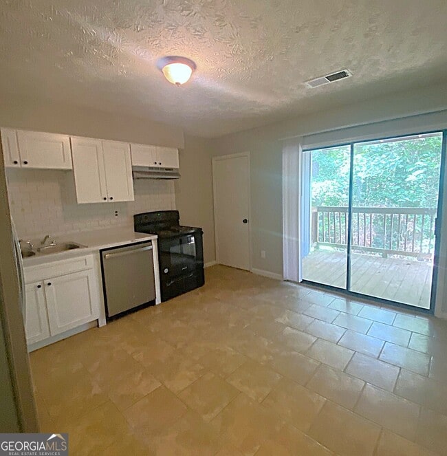 Building Photo - 100 Spring Ct