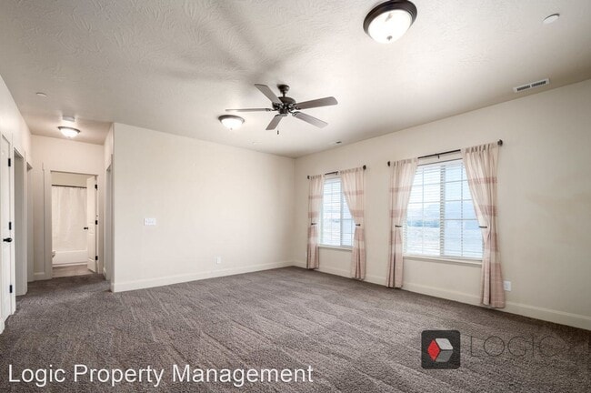Building Photo - 3 br, 2 bath House - 3723 E. Rock Creek Rd...