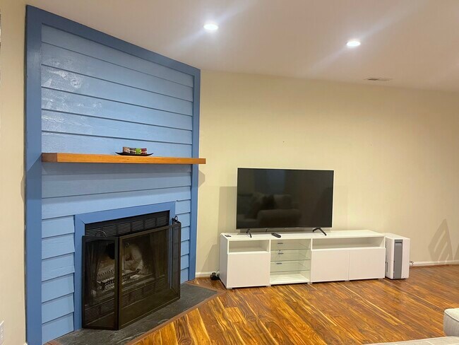 Foto del edificio - 504 Barberton Dr