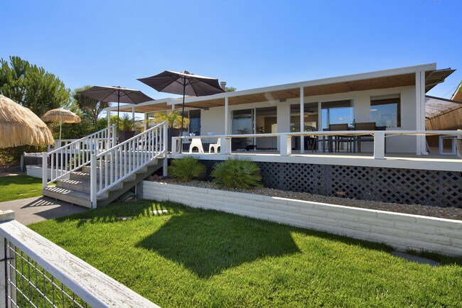 Building Photo - 256 Montego