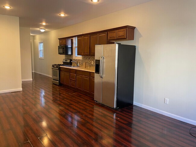 Foto del edificio - 384 E 9th Ave