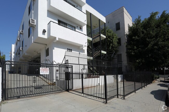 Building Photo - 209 S Alexandria Ave