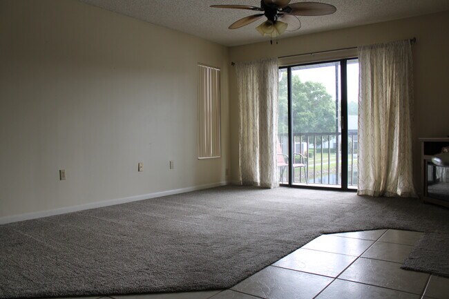 Living room - 1151 Pine Ridge Cir W
