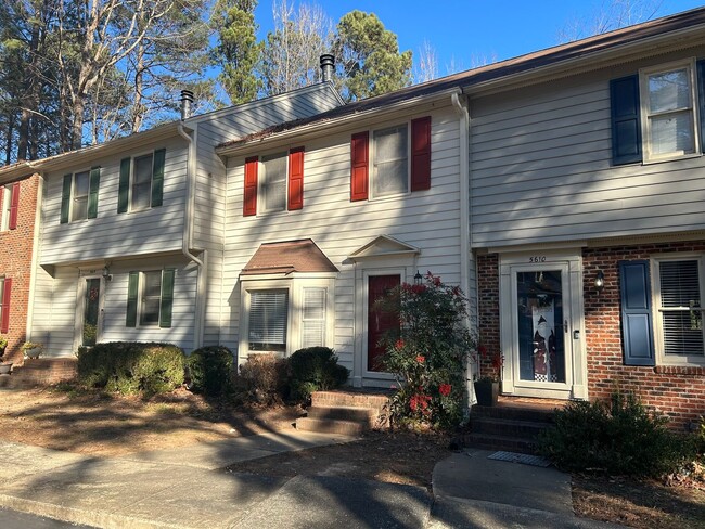 Foto del edificio - 2 Bed | 2.5 Bath Townhome in Raleigh with ...