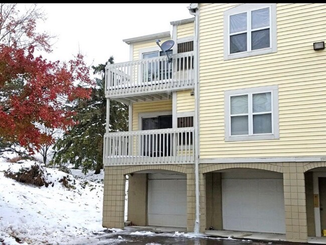 Foto del edificio - 2205 S Huron Pkwy