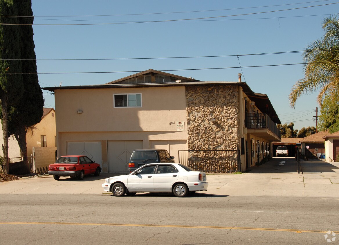 Primary Photo - 5913 Greenwood Ave