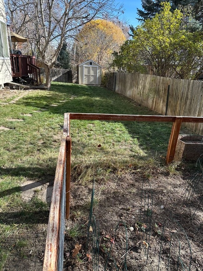 Building Photo - Beautiful 5B home in Erie Available January 2026 !