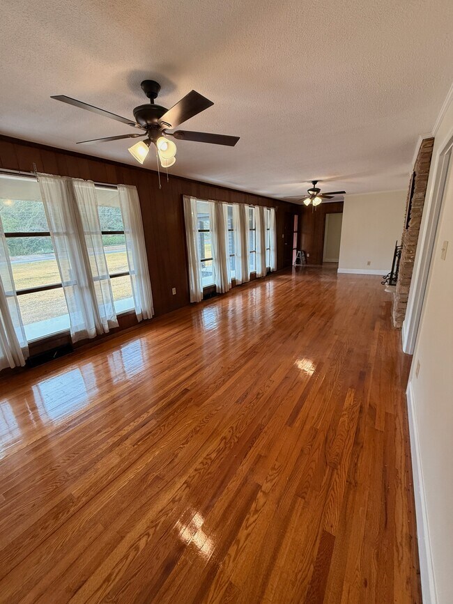 Foto del edificio - 104-1-501 N Main St