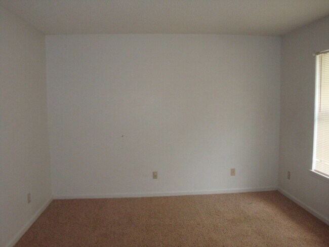 Building Photo - 1504 Coach St