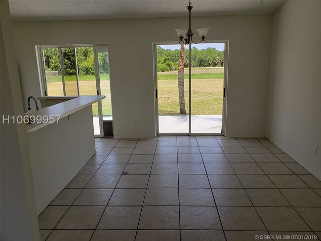 Foto del edificio - 1653 SE North Blackwell Dr