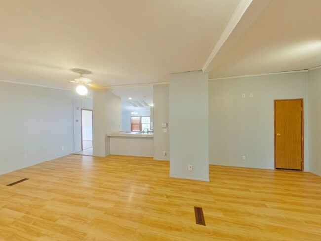 Building Photo - 346 N Anna St