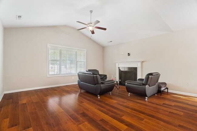 Building Photo - 4 bedroom in Carolina Plantations