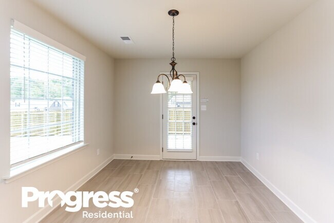 Building Photo - 8033 Symon Dr