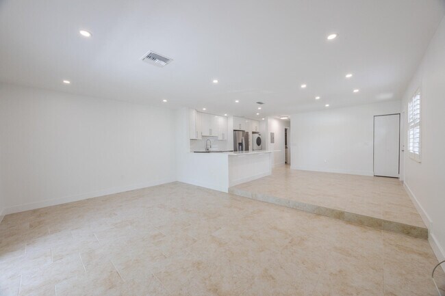 Building Photo - 2625 Lowson Blvd