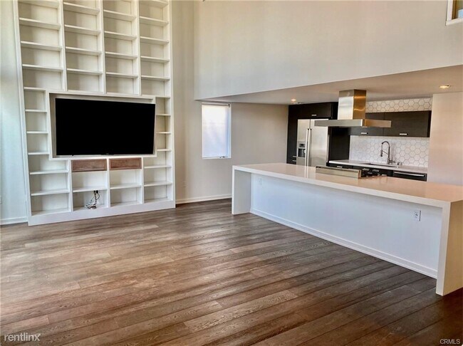 Foto del edificio - 2 br, 2 bath Condo - 751 N Fairfax Ave Unit 1