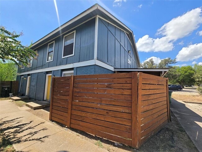 Building Photo - 1309 Southport Dr